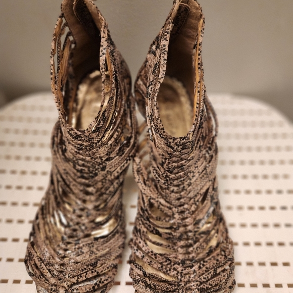 Rampage Stylish Tan and Black Women's Snakeskin Wedge Shoes - Picture 1 of 4